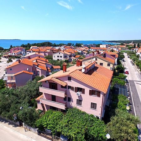 Apartments Mira 1293 Fazana Bagian luar foto