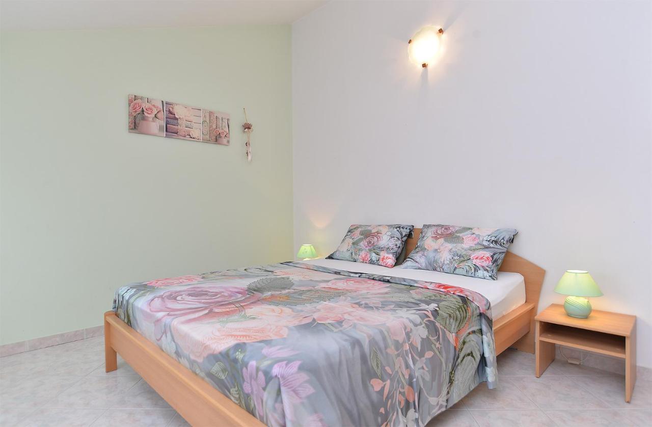 Apartments Mira 1293 Fazana Bagian luar foto