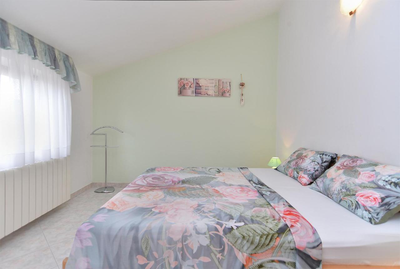 Apartments Mira 1293 Fazana Bagian luar foto