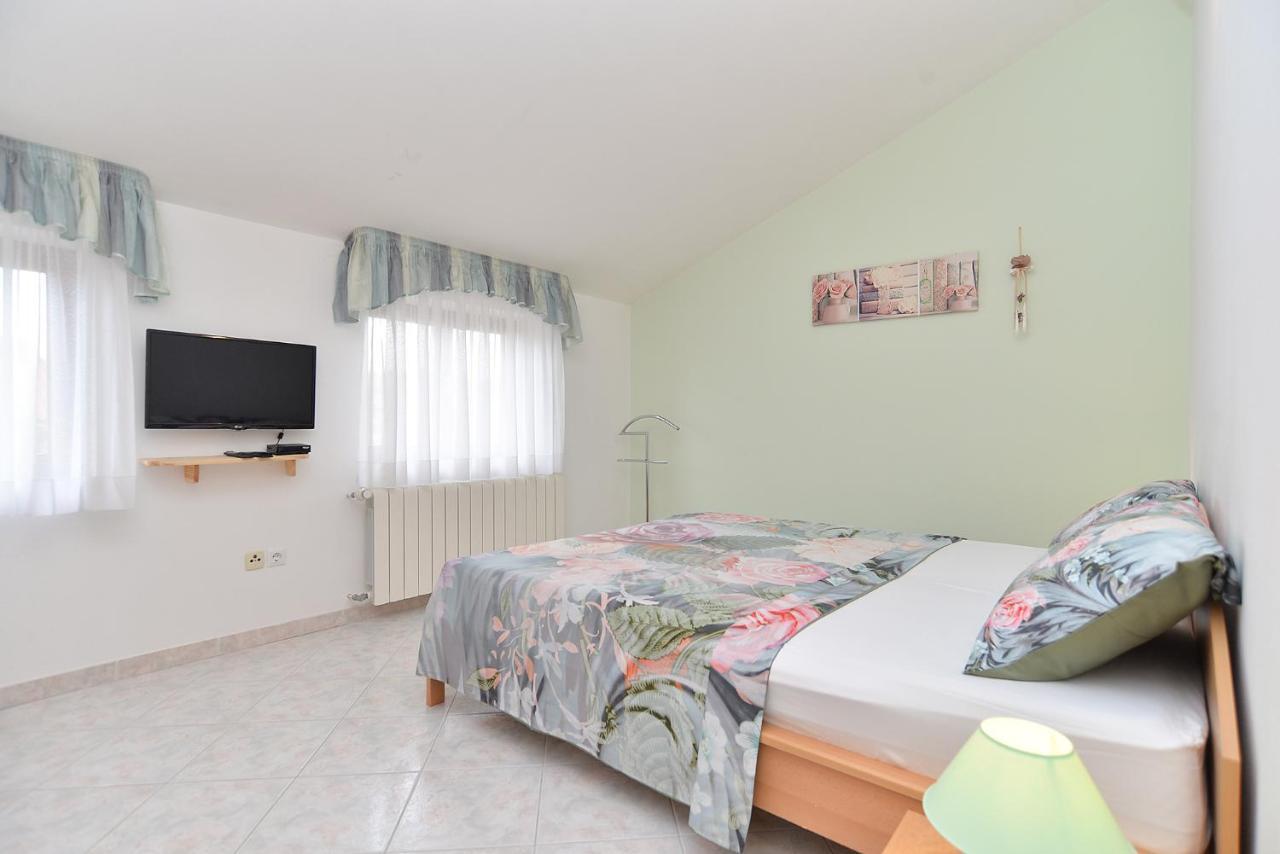Apartments Mira 1293 Fazana Bagian luar foto