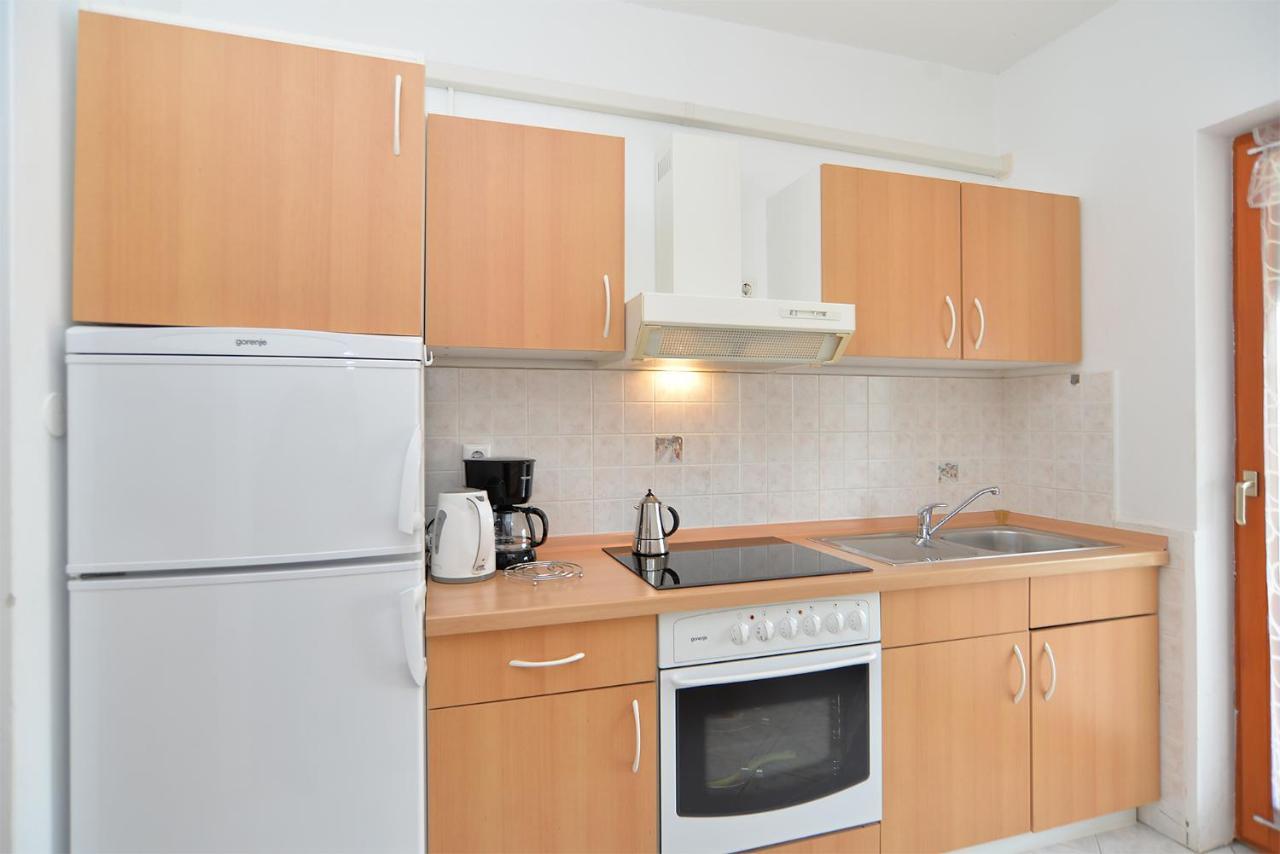 Apartments Mira 1293 Fazana Bagian luar foto