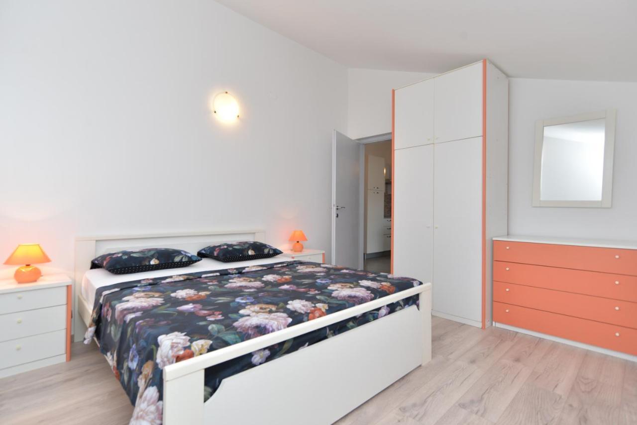 Apartments Mira 1293 Fazana Bagian luar foto
