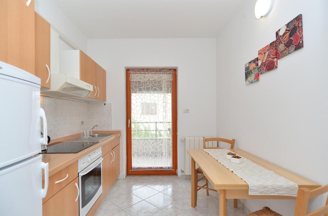 Apartments Mira 1293 Fazana Bagian luar foto