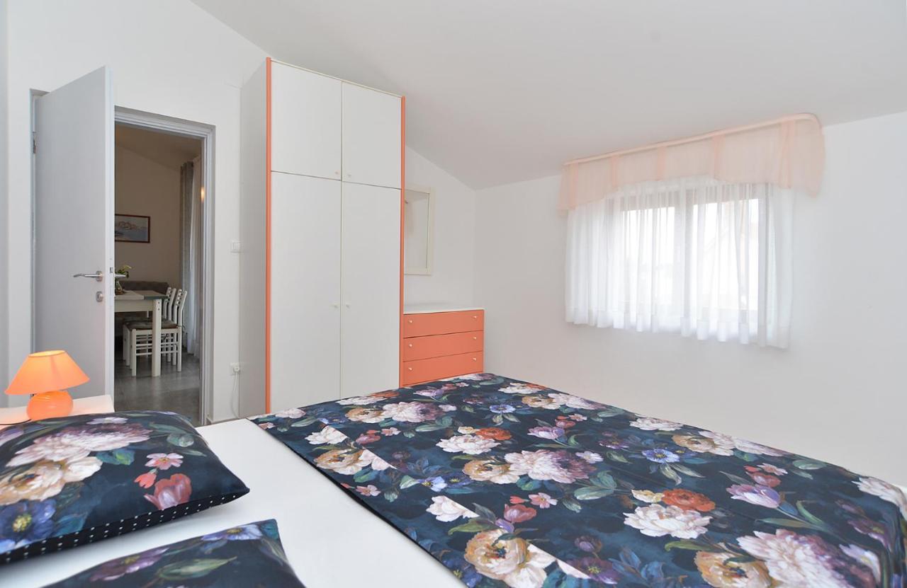 Apartments Mira 1293 Fazana Bagian luar foto