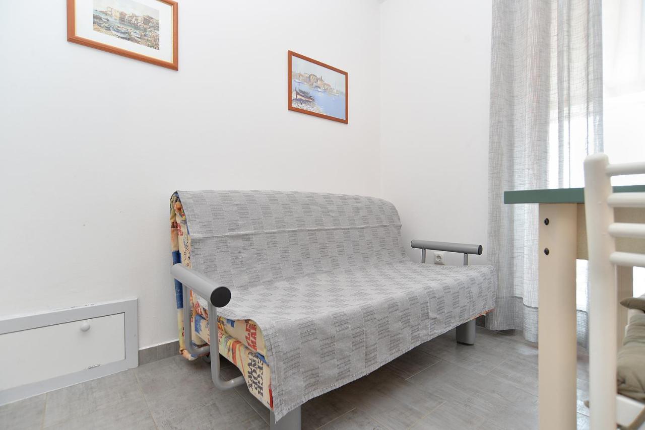 Apartments Mira 1293 Fazana Bagian luar foto