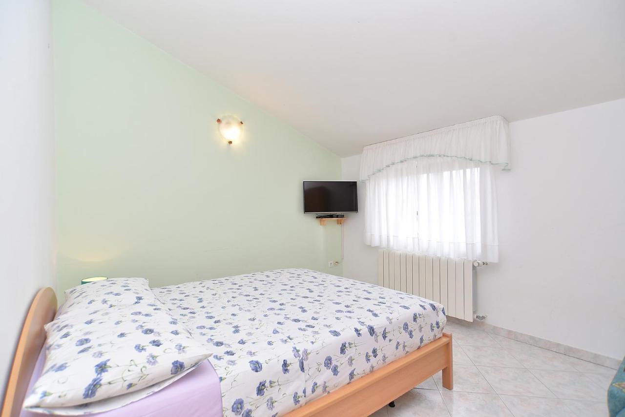 Apartments Mira 1293 Fazana Bagian luar foto
