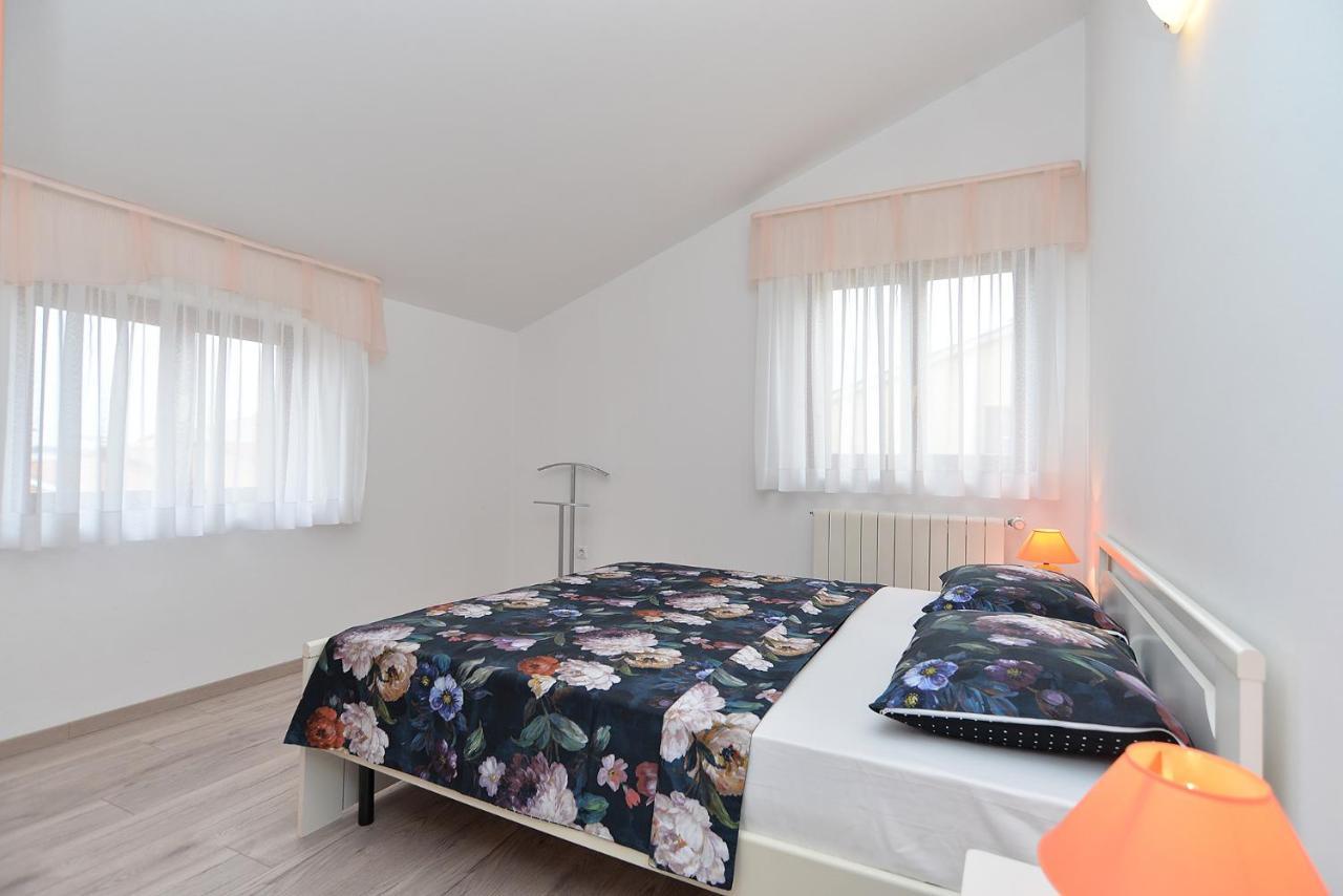 Apartments Mira 1293 Fazana Bagian luar foto