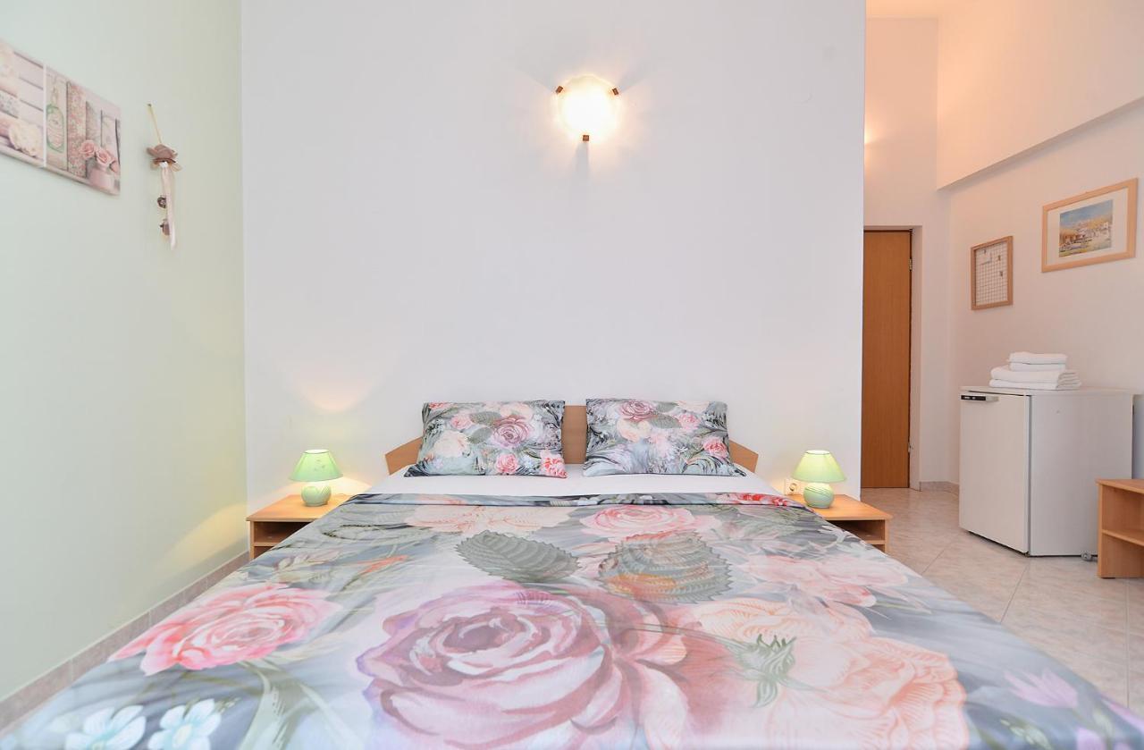 Apartments Mira 1293 Fazana Bagian luar foto