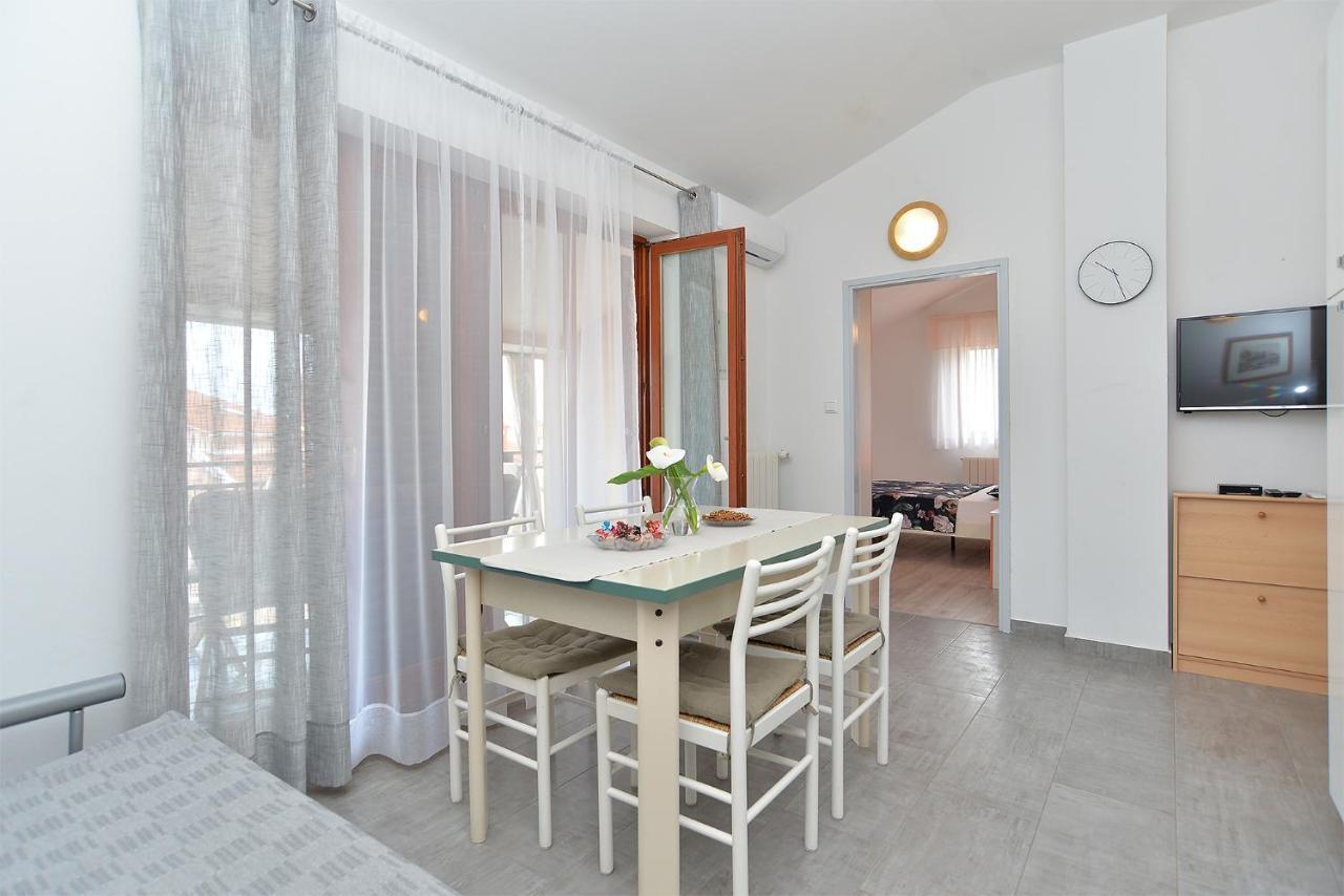 Apartments Mira 1293 Fazana Bagian luar foto