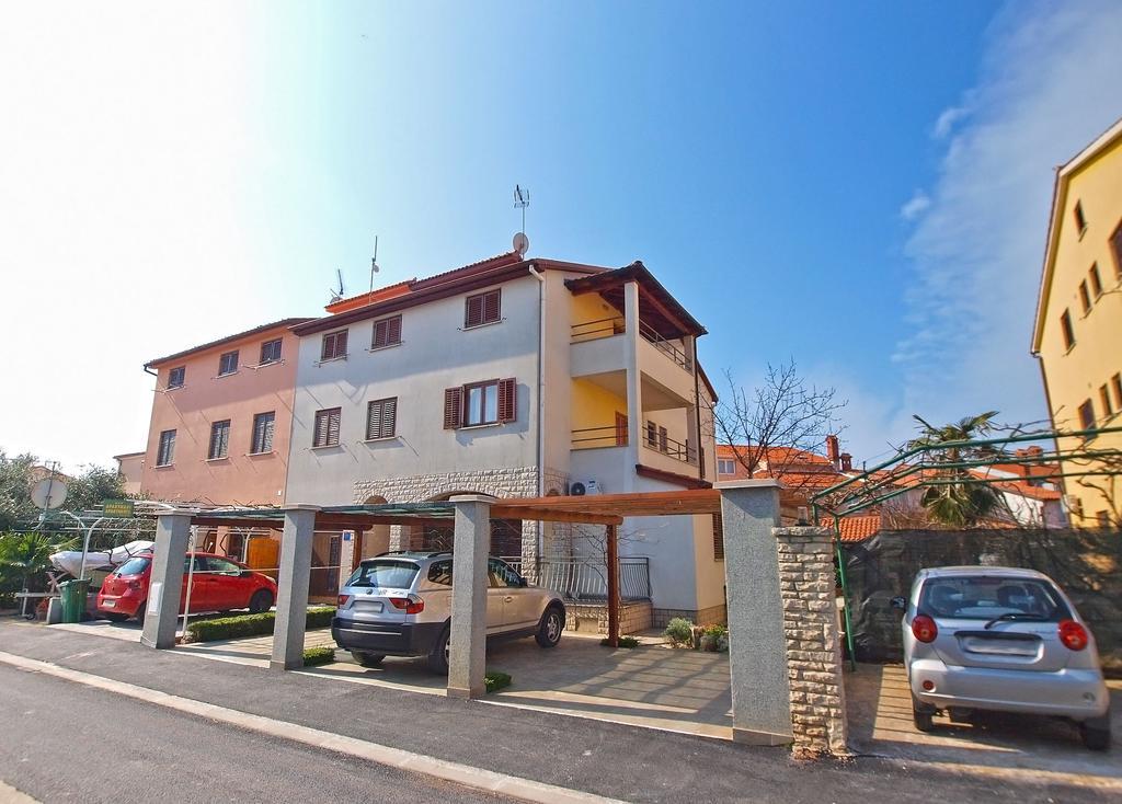 Apartments Mira 1293 Fazana Bagian luar foto