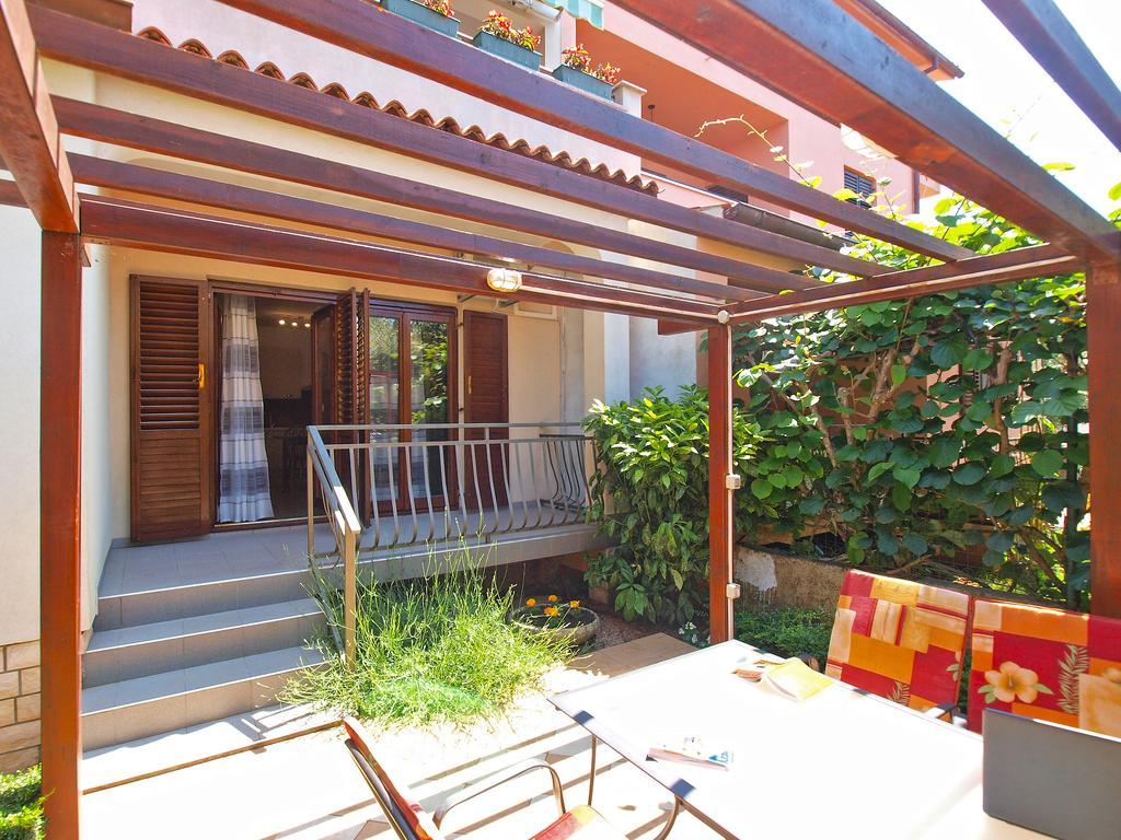 Apartments Mira 1293 Fazana Bagian luar foto