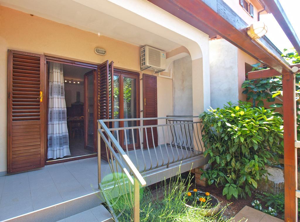 Apartments Mira 1293 Fazana Bagian luar foto