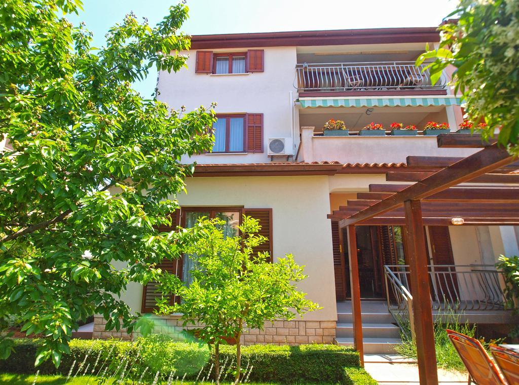 Apartments Mira 1293 Fazana Bagian luar foto