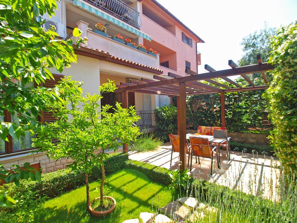 Apartments Mira 1293 Fazana Bagian luar foto