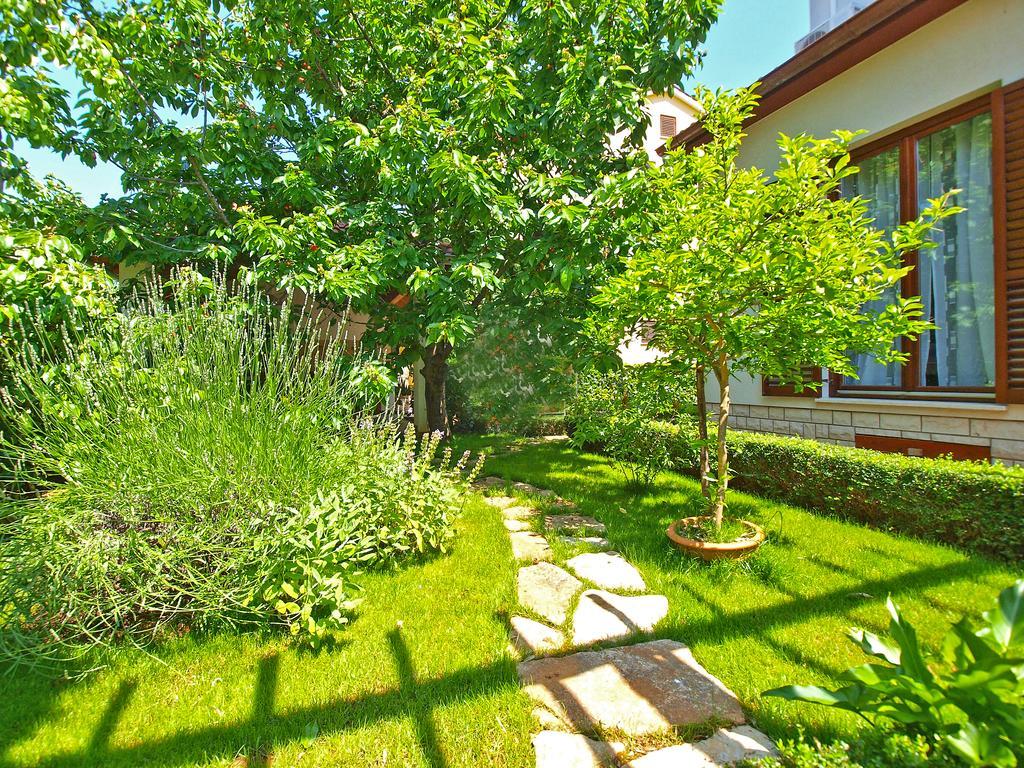 Apartments Mira 1293 Fazana Bagian luar foto
