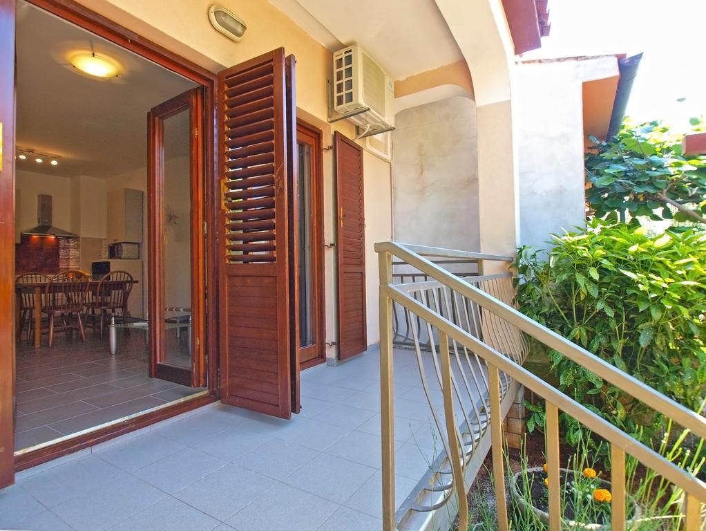Apartments Mira 1293 Fazana Bagian luar foto