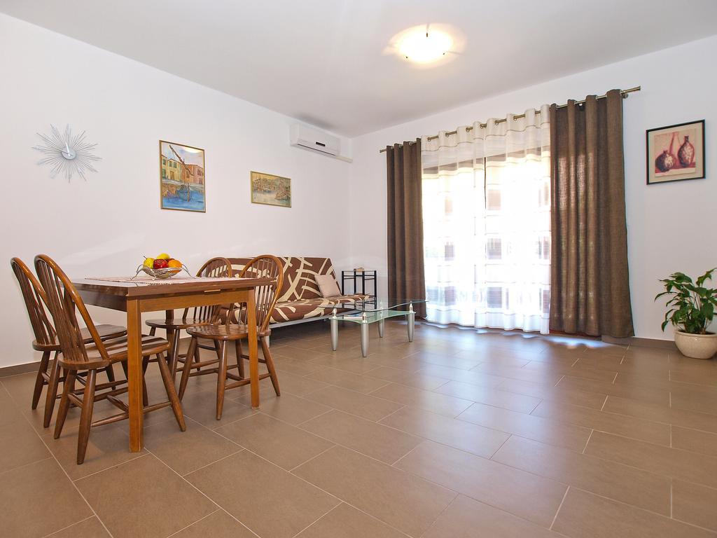 Apartments Mira 1293 Fazana Bagian luar foto