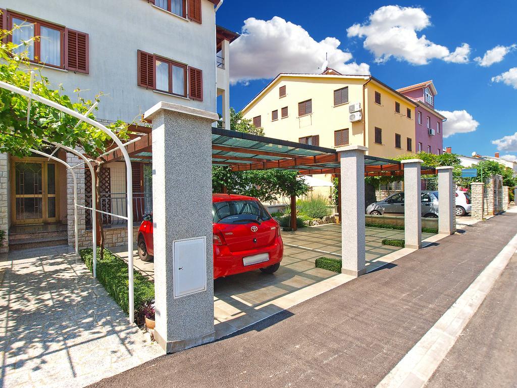 Apartments Mira 1293 Fazana Bagian luar foto