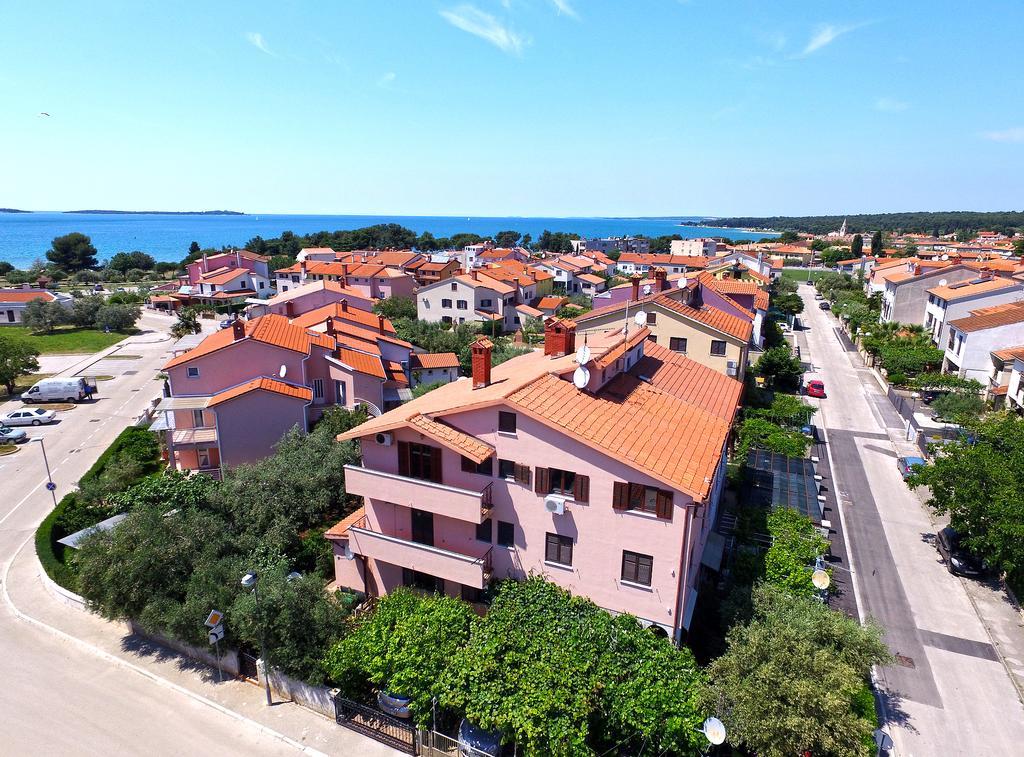 Apartments Mira 1293 Fazana Bagian luar foto