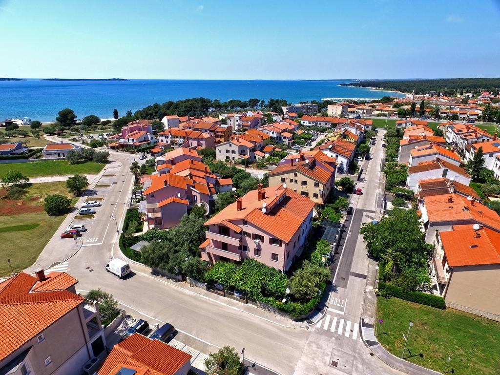 Apartments Mira 1293 Fazana Bagian luar foto