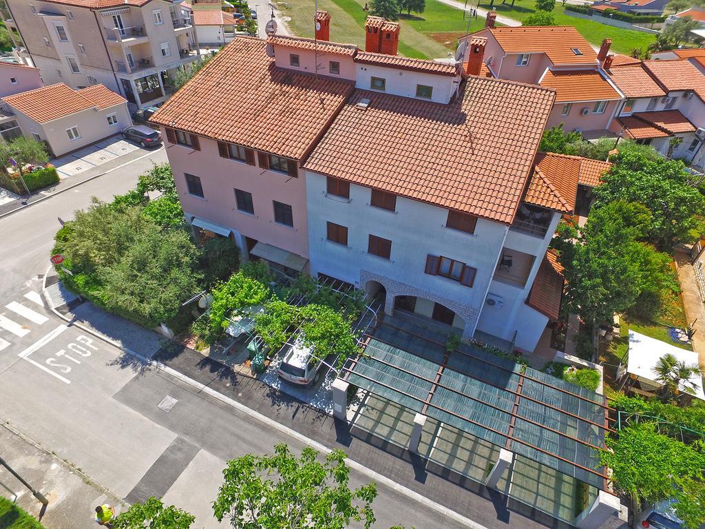 Apartments Mira 1293 Fazana Bagian luar foto