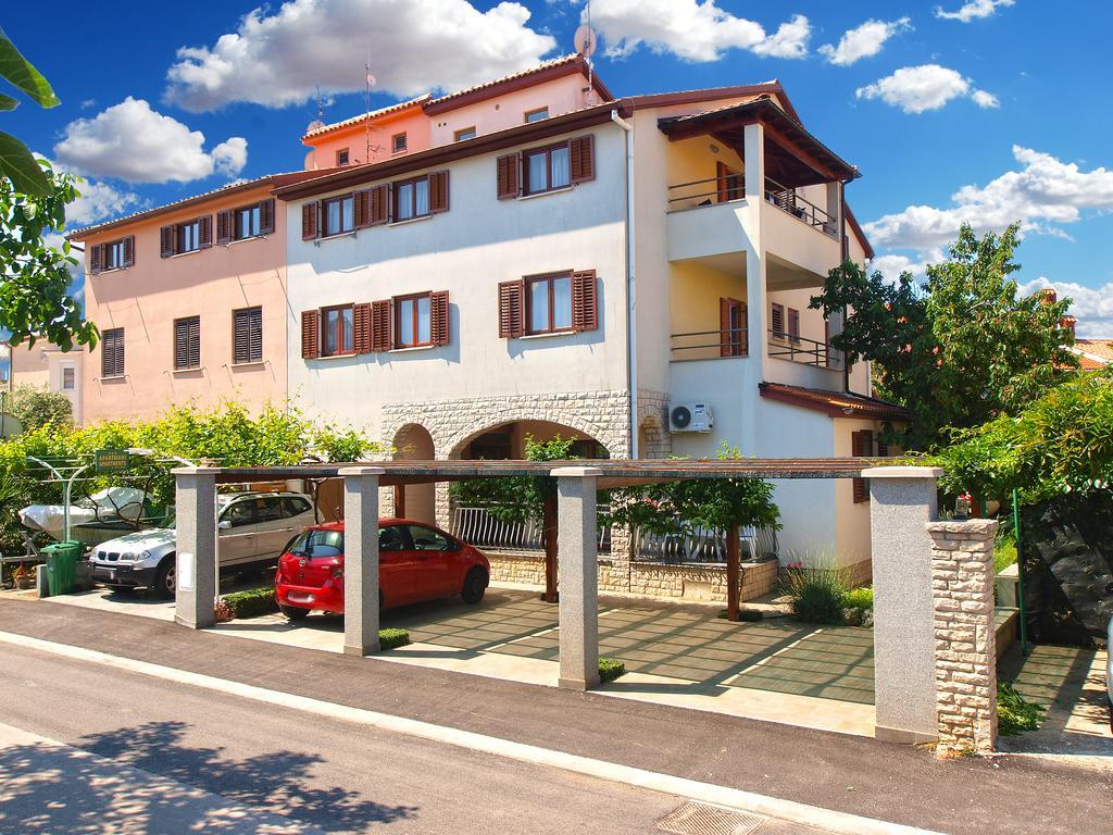 Apartments Mira 1293 Fazana Bagian luar foto