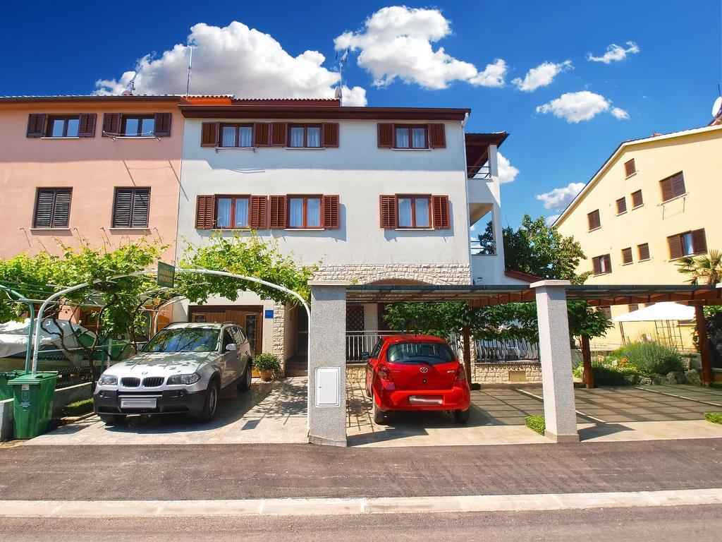 Apartments Mira 1293 Fazana Bagian luar foto