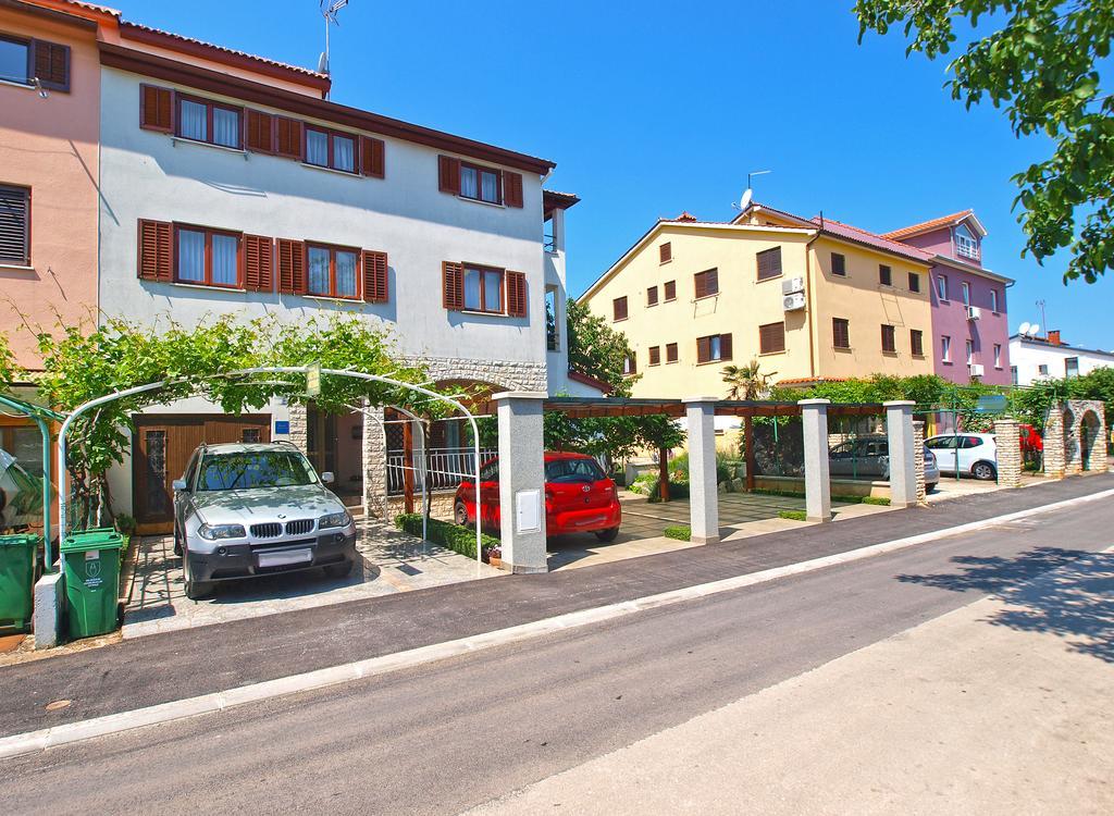 Apartments Mira 1293 Fazana Bagian luar foto